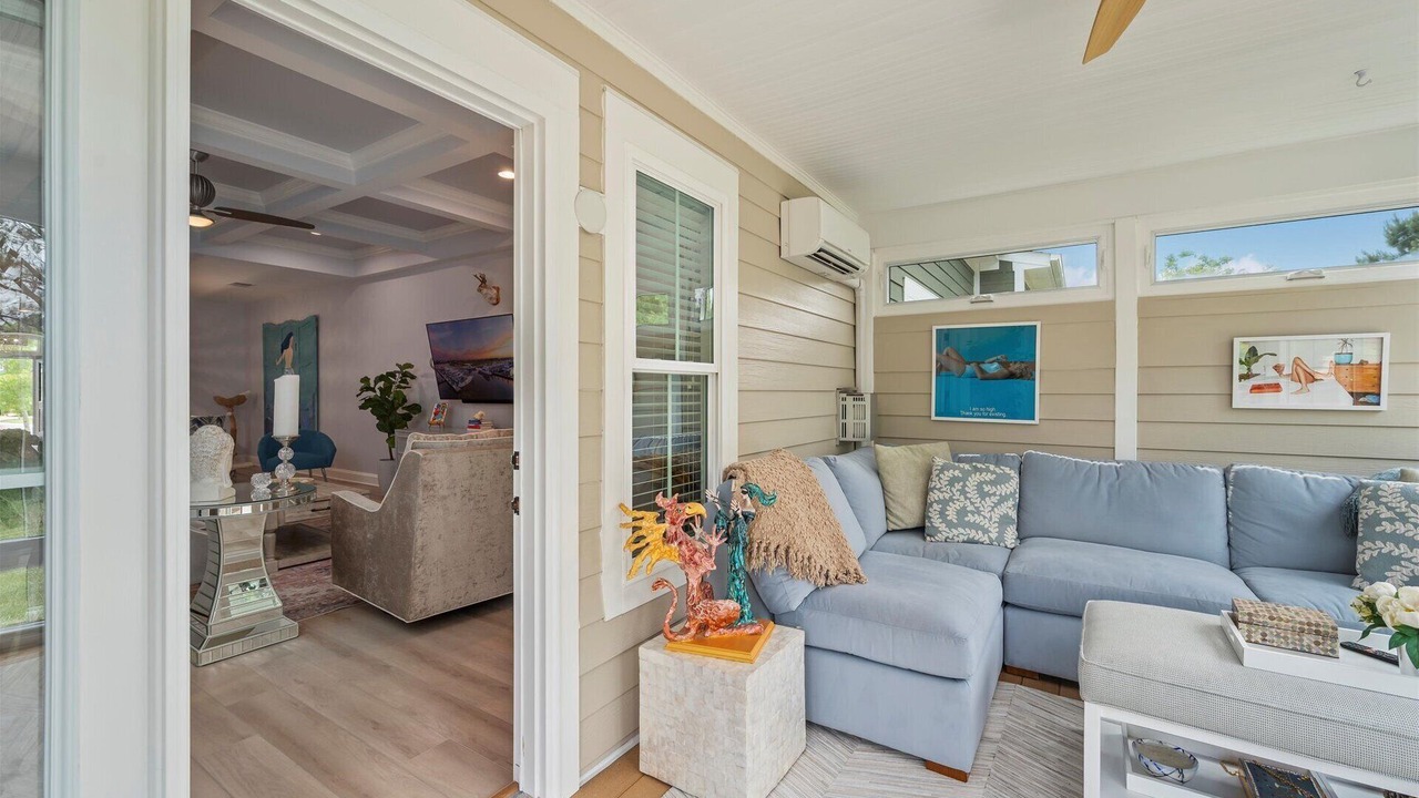 Photo of Livingroom in Bayside