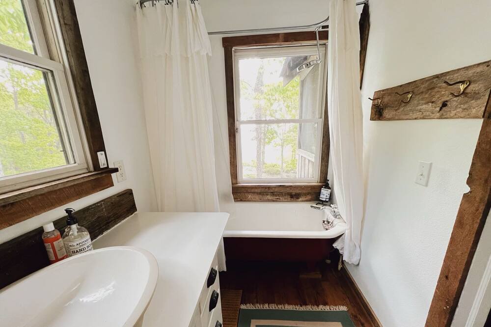 Photo of Bathroom in Sewanee