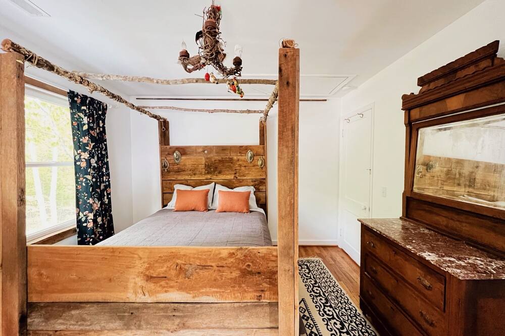 Photo of Bedroom in Sewanee