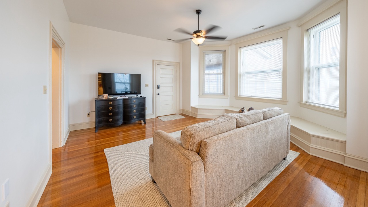 Photo of Livingroom in Jefferson City