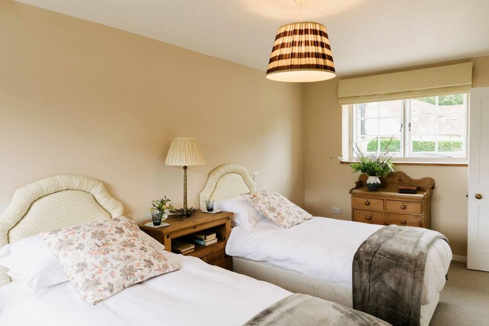 Photo of Others in Newington