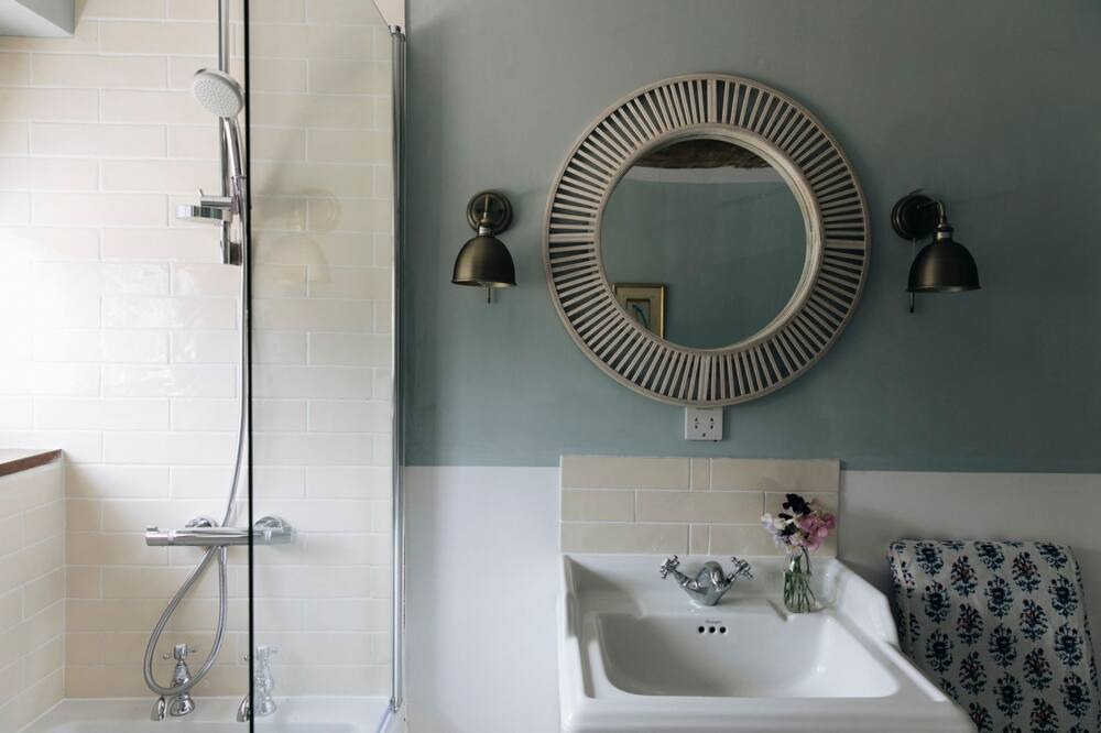 Photo of Bathroom in Newington