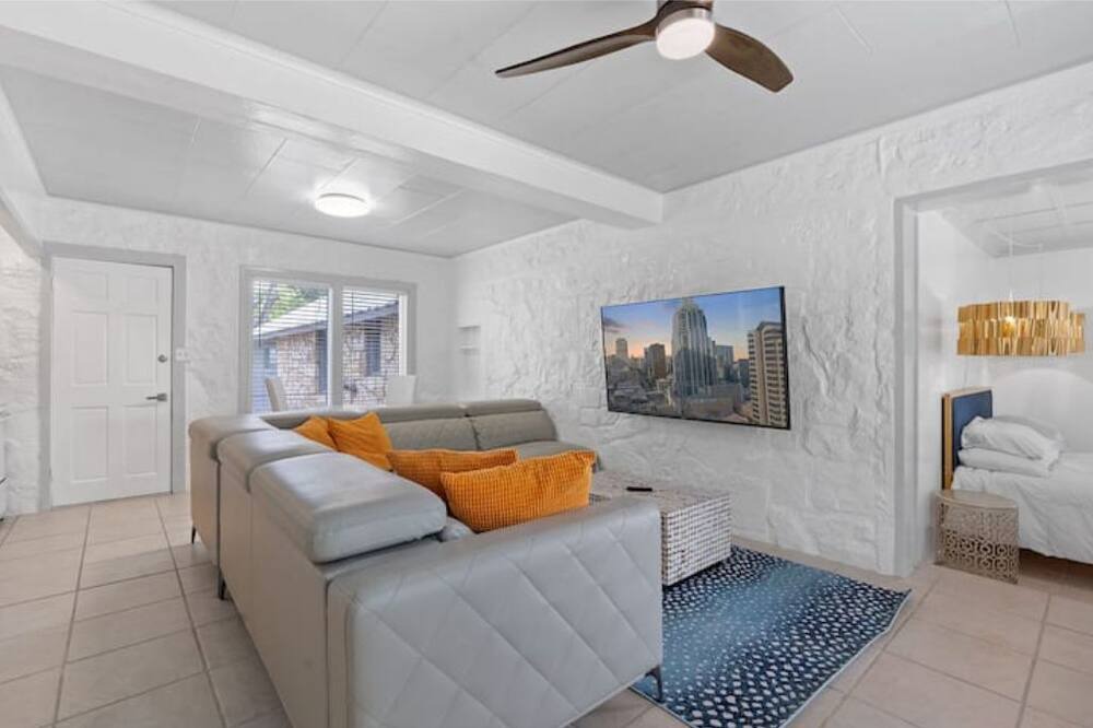 Photo of Livingroom in Summit At West Rim On Mount Larson