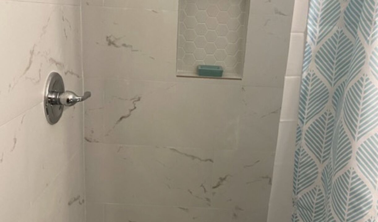 Photo of Bathroom in Lake Worth Corridor