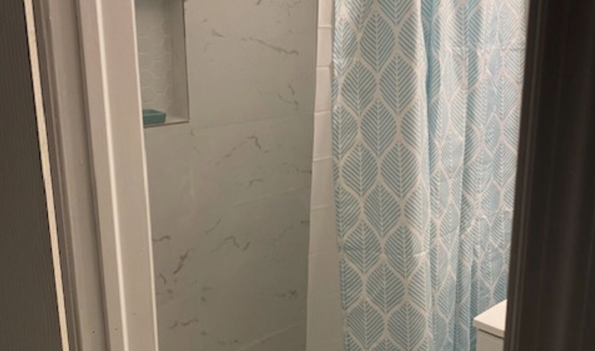 Photo of Bathroom in Lake Worth Corridor