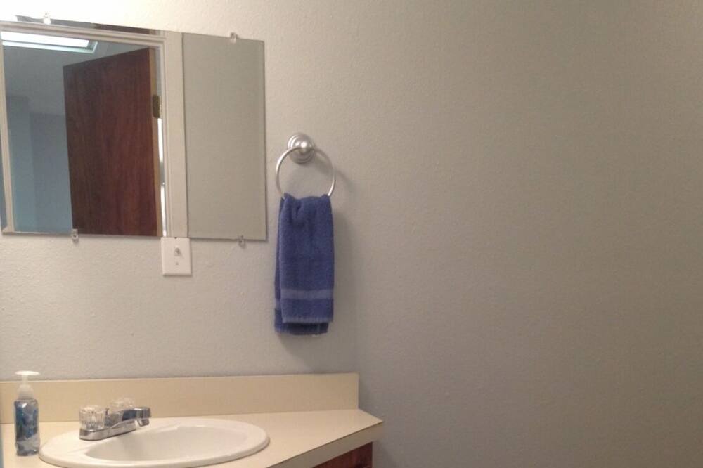 Photo of Bathroom in Broaddus