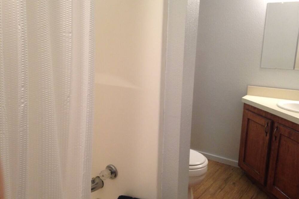 Photo of Bathroom in Broaddus