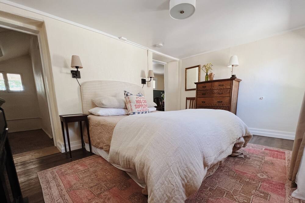 Photo of Bedroom in Mesilla Park