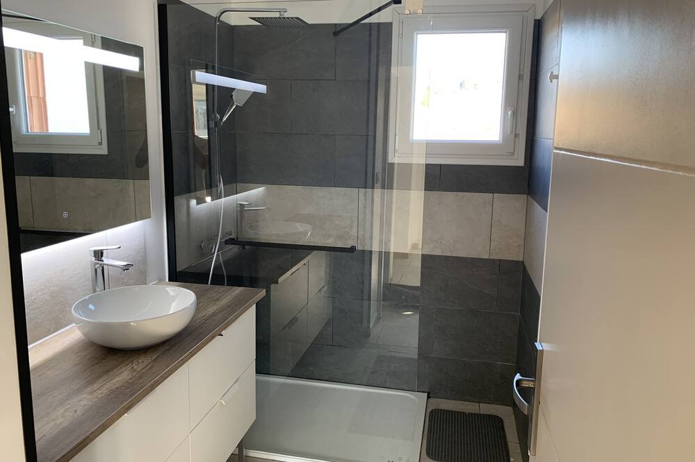 Photo of Bathroom in Rocher