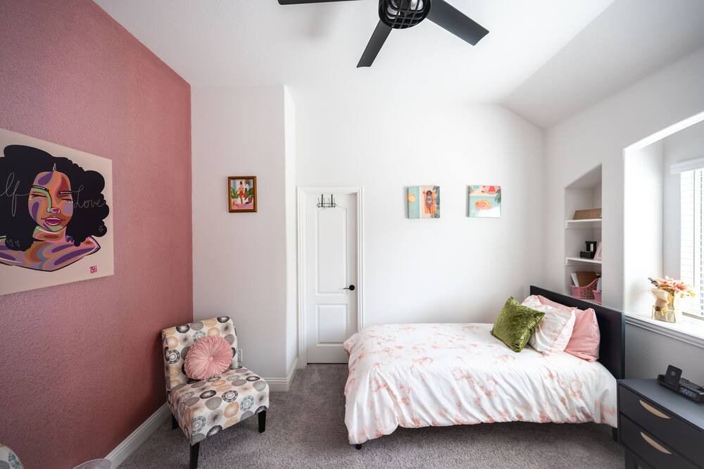 Photo of Bedroom in Royse City