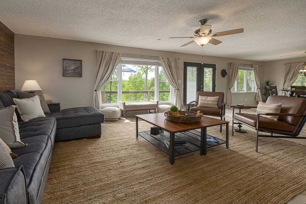 Photo of Livingroom in Wolf Creek