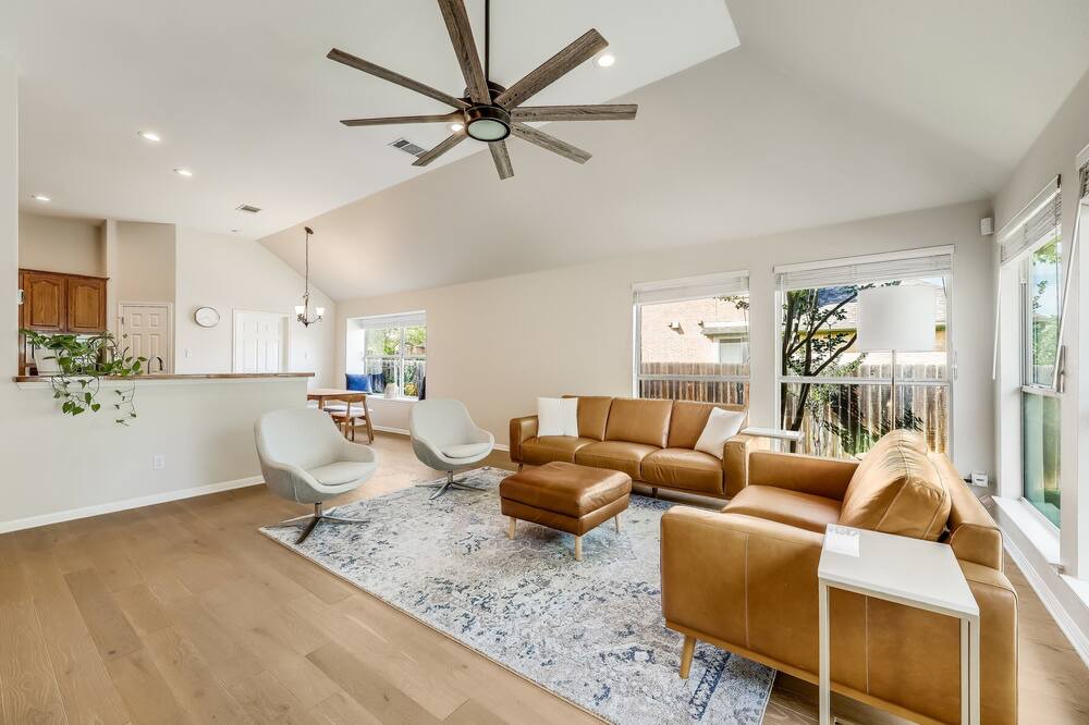 Photo of Livingroom in Cat Hollow