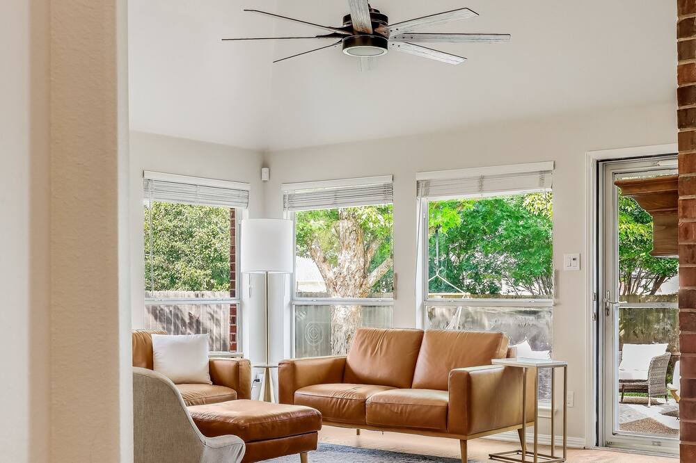 Photo of Livingroom in Cat Hollow