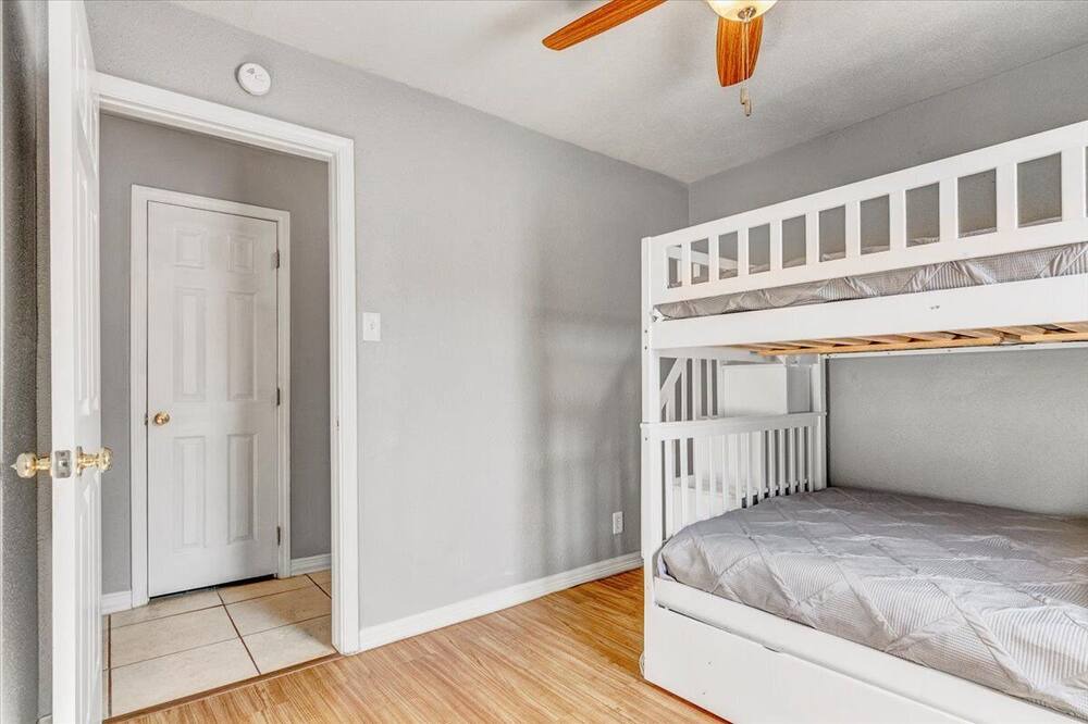 Photo of Bedroom in Groves