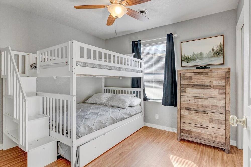 Photo of Bedroom in Groves