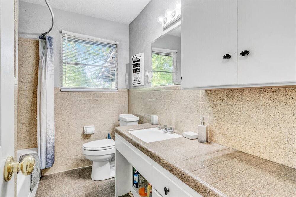 Photo of Bathroom in Groves