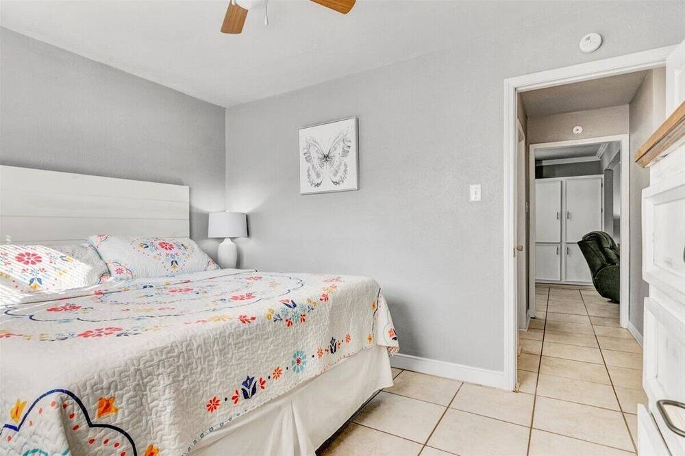 Photo of Bedroom in Groves