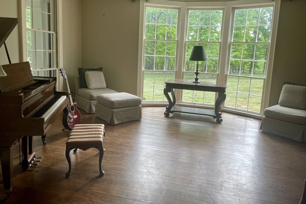 Photo of Livingroom in Cobham