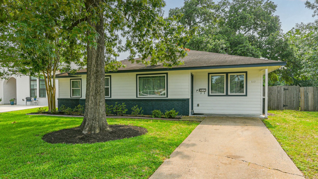 Photo of Outdoor in Garden Oaks