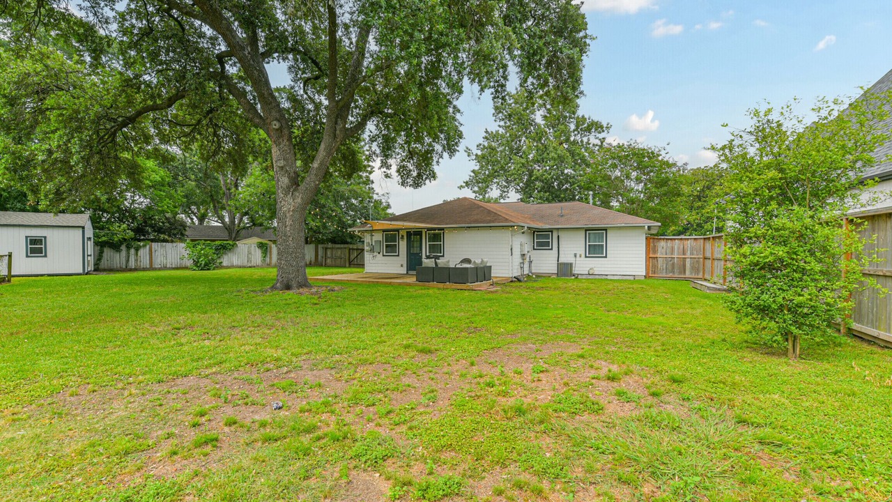 Photo of Outdoor in Garden Oaks