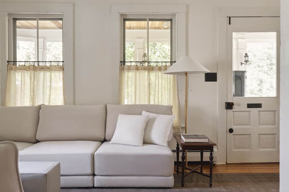 Photo of Livingroom in Hollowville