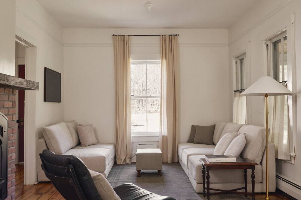 Photo of Livingroom in Hollowville