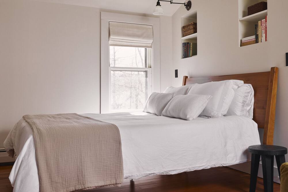 Photo of Bedroom in Hollowville