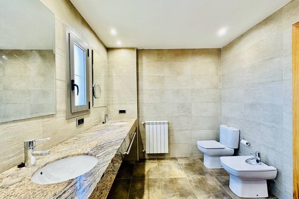 Photo of Bathroom in Llagostera