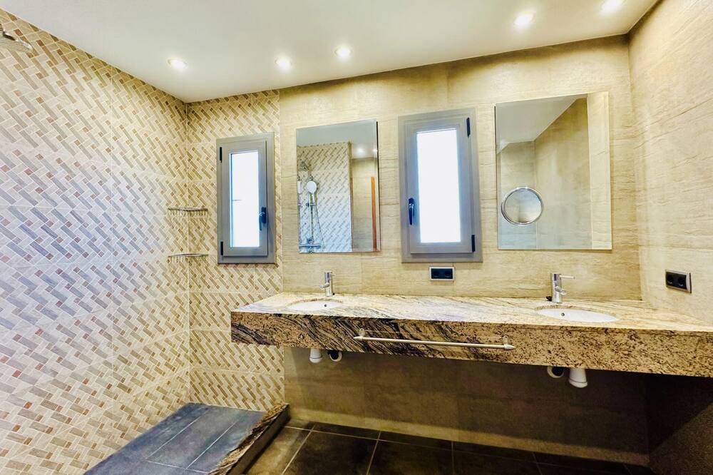 Photo of Bathroom in Llagostera
