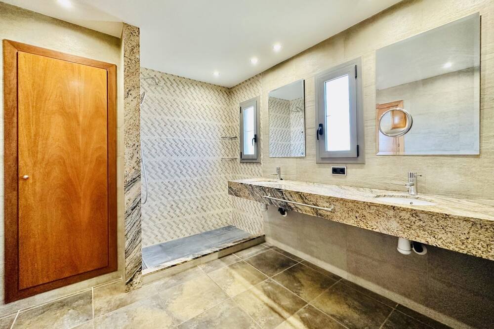 Photo of Bathroom in Llagostera