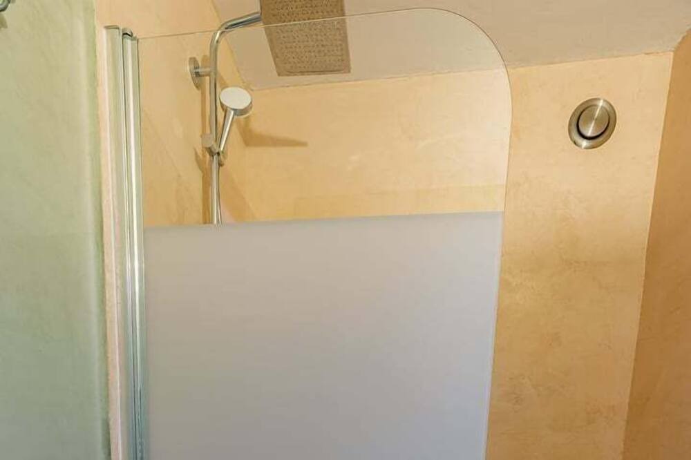 Photo of Bathroom in 3rd Arrondissement