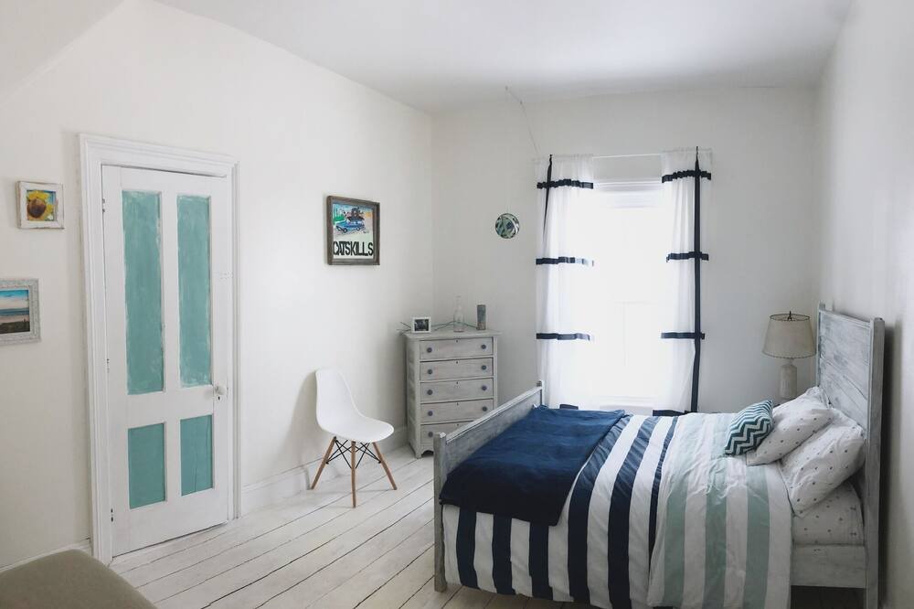Photo of Bedroom in Delancey