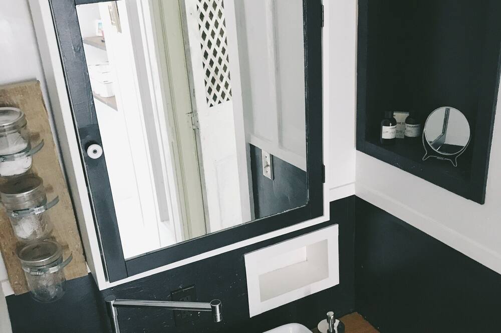 Photo of Bathroom in Delancey