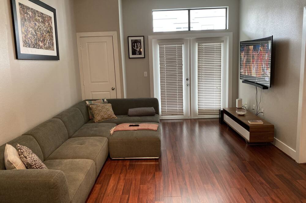 Photo of Livingroom in Energy Corridor
