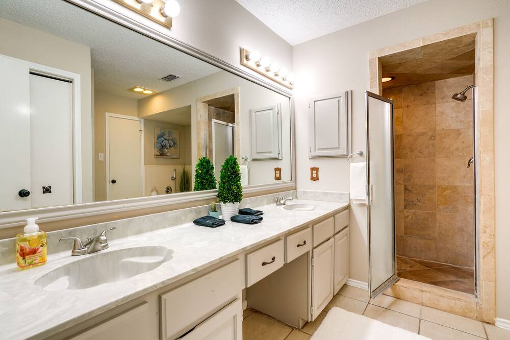 Photo of Bathroom in Northwest Crossing