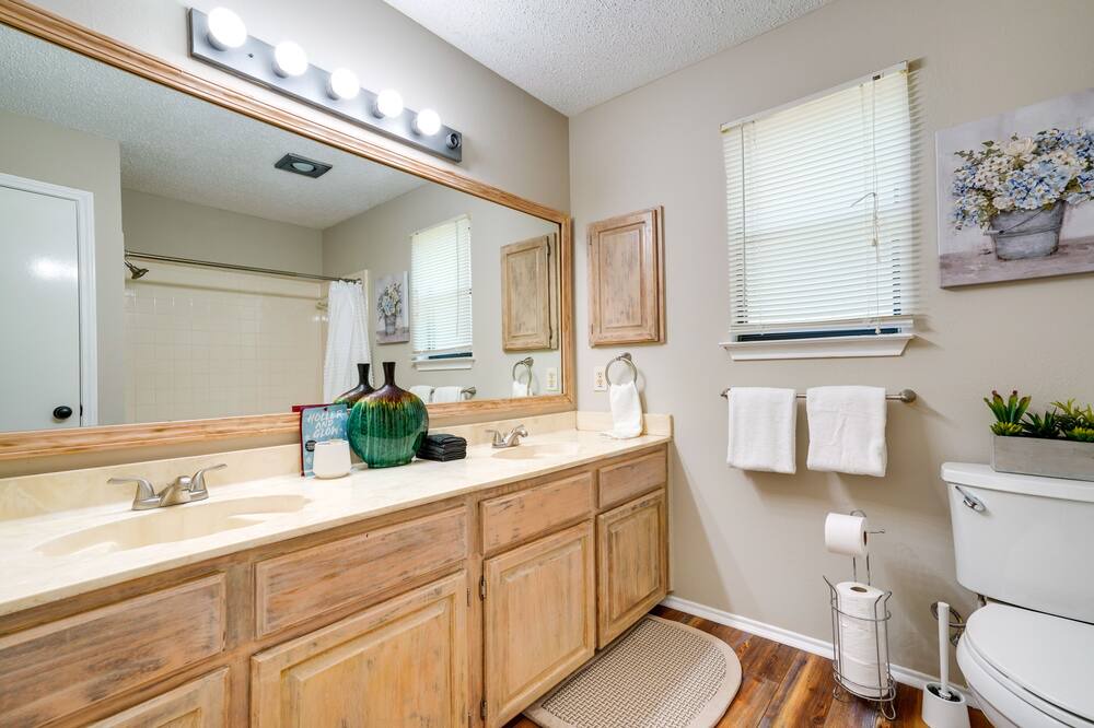Photo of Bathroom in Northwest Crossing