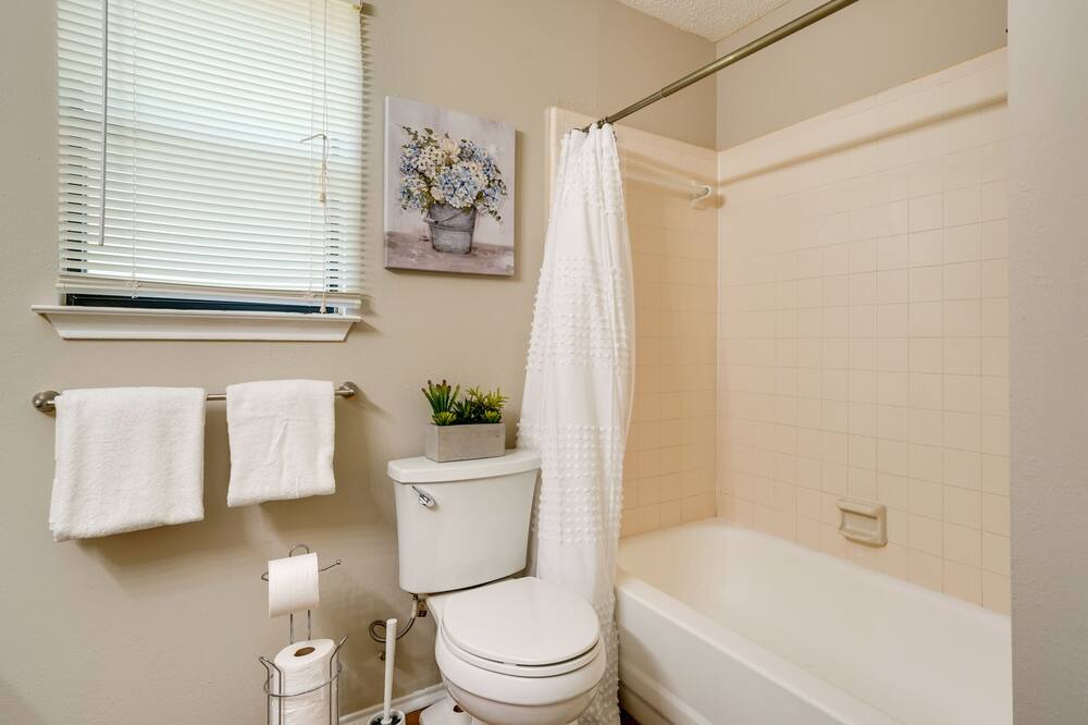 Photo of Bathroom in Northwest Crossing