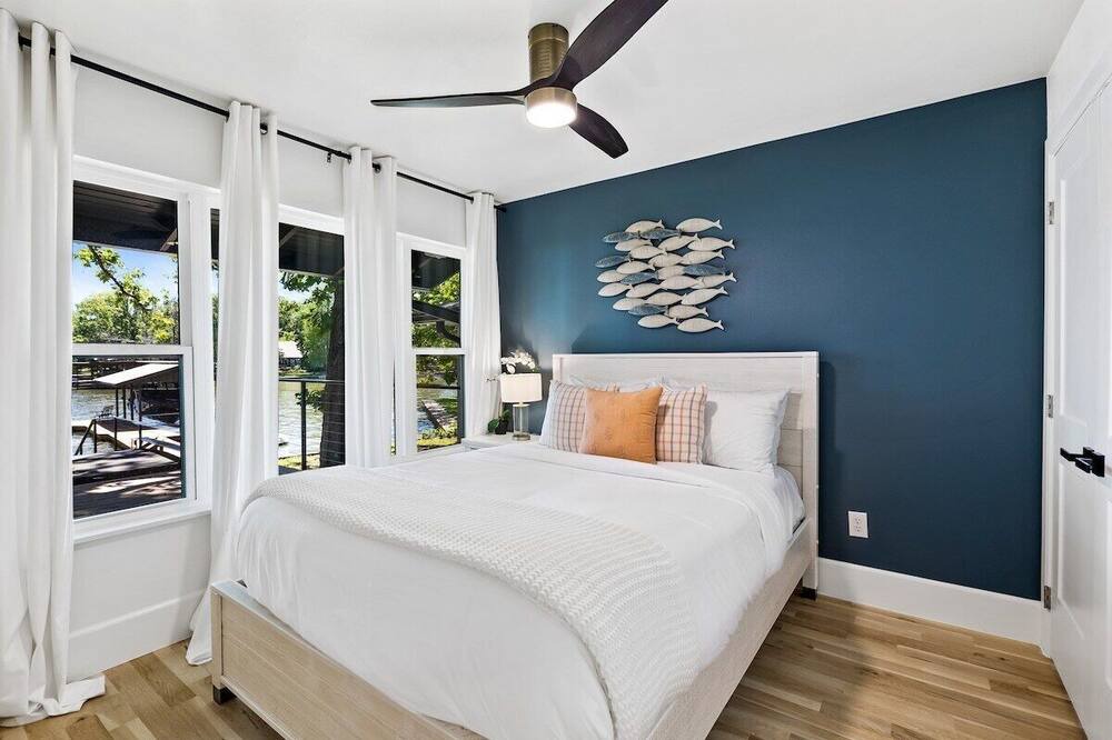Photo of Bedroom in Tool