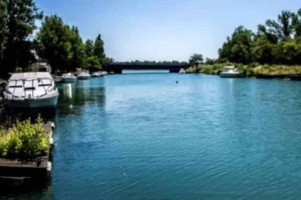 Photo of Others in Charmes-sur-Rhone