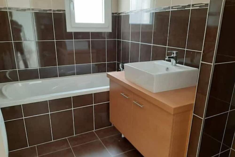 Photo of Bathroom in Charmes-sur-Rhone