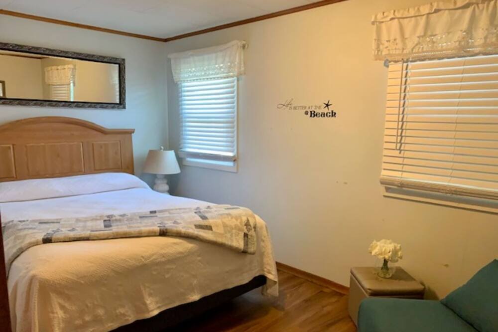 Photo of Bedroom in Long Beach