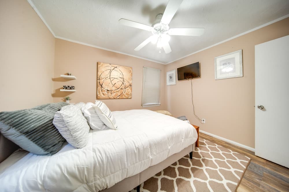 Photo of Bedroom in Mayfield Heights