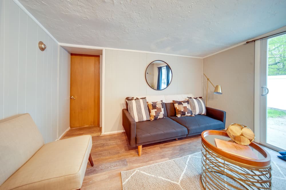 Photo of Livingroom in Mayfield Heights