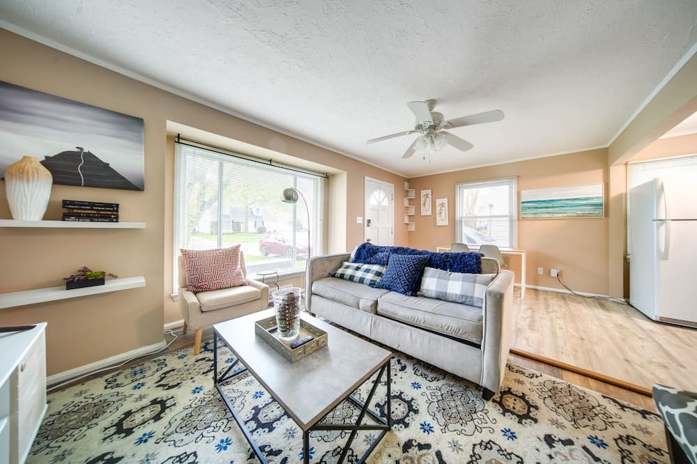Photo of Livingroom in Mayfield Heights