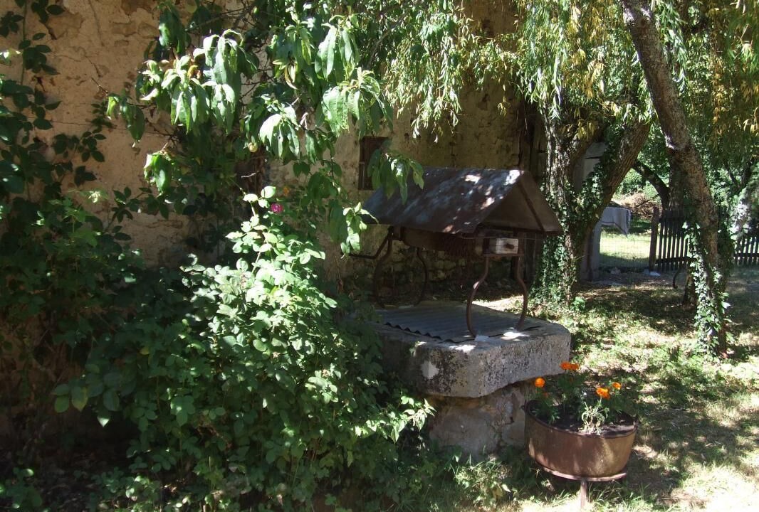 Photo of Others in Payre