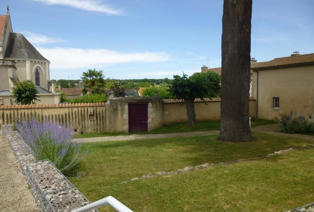 Photo of Outdoor in Lhommaize