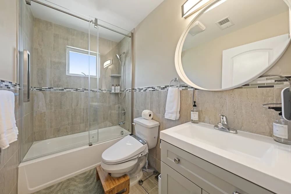 Photo of Bathroom in Oak Square