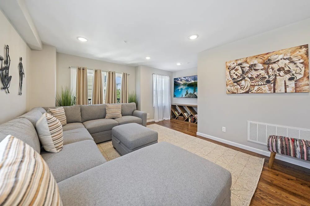 Photo of Livingroom in Oak Square