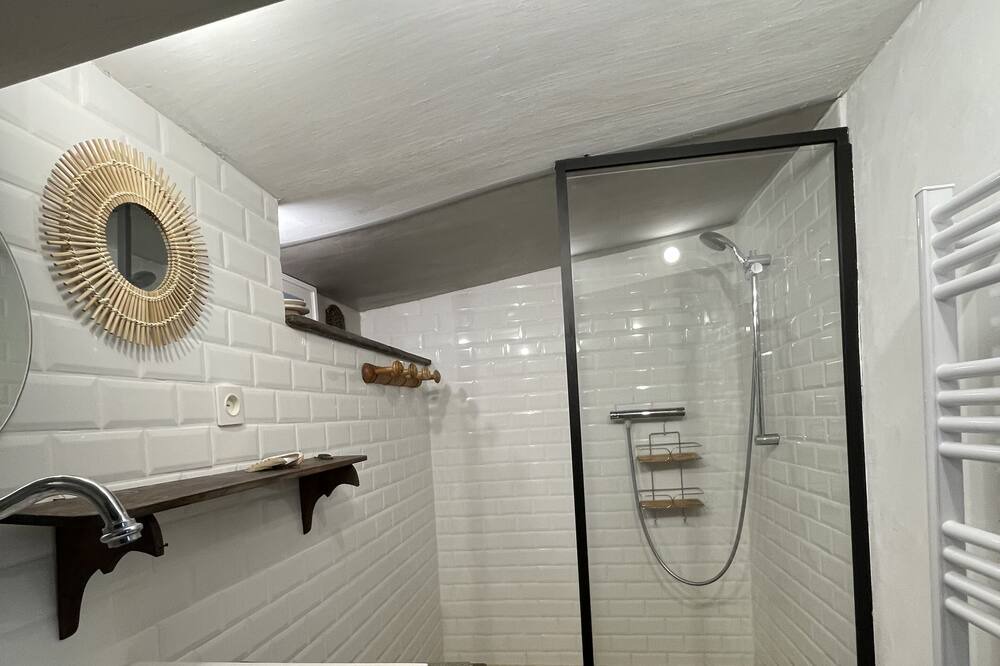 Photo of Bathroom in Ile-de-Brehat