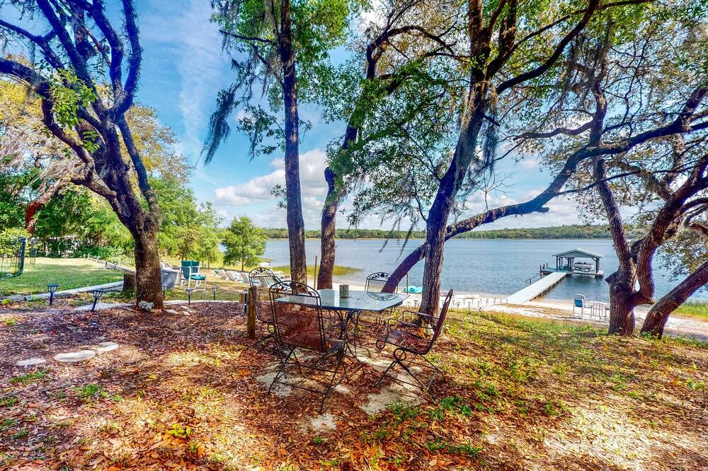 Photo of Others in Putnam Hall